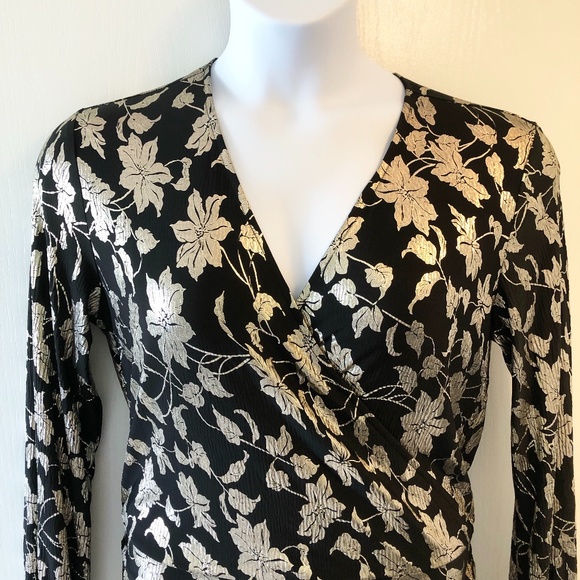 NWOT Black and Gold Faux Wrap Dress Size: Medium Vero Mode Brand - Picture 1 of 12